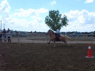 Galopando en el club hipico